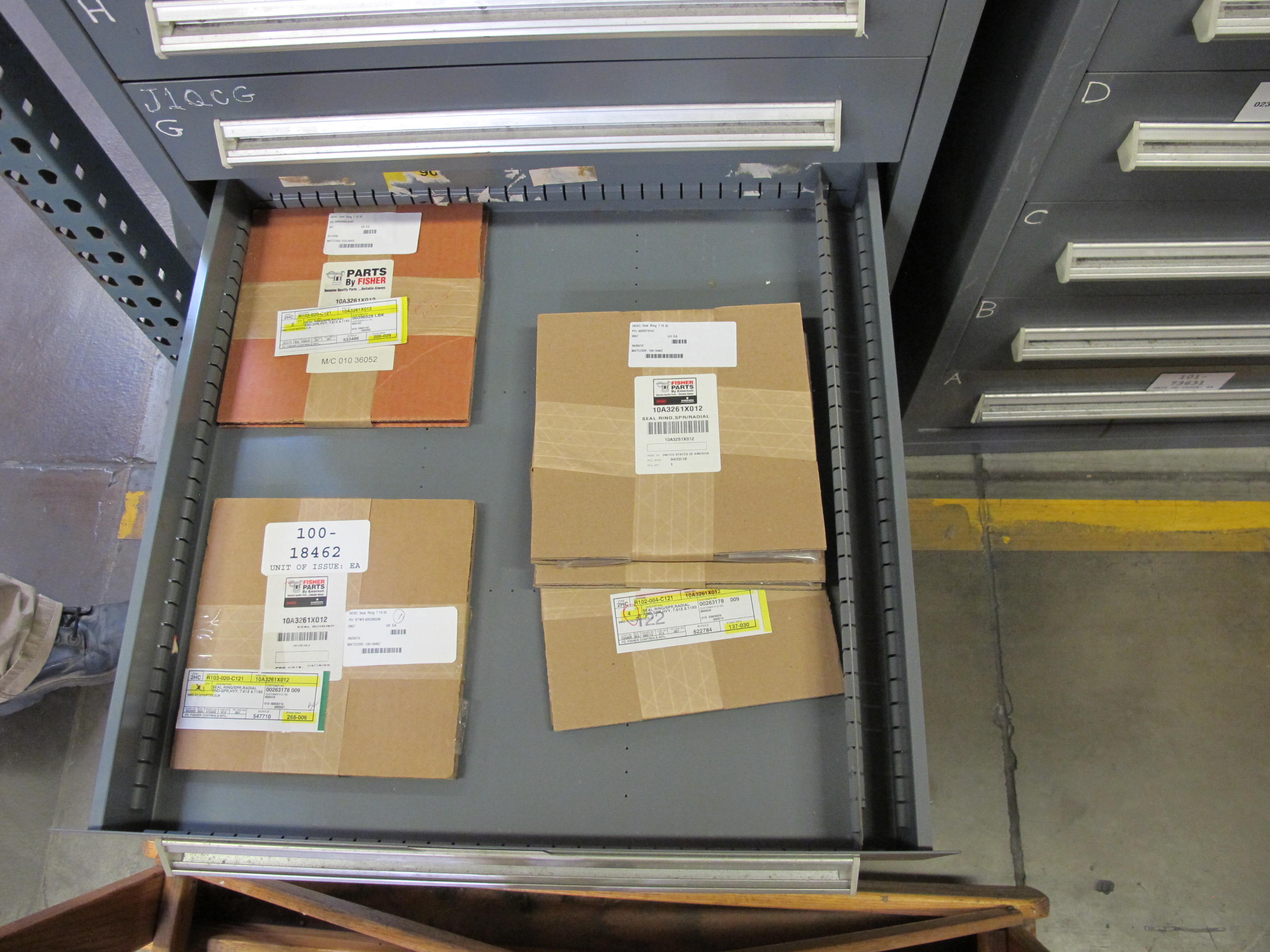 STANLEY VIDMAR HEAVY DUTY 11-DRAWER PARTS CABINET W/ CONTENTS (W-50) LOADING & HANDLING FEE $25-
